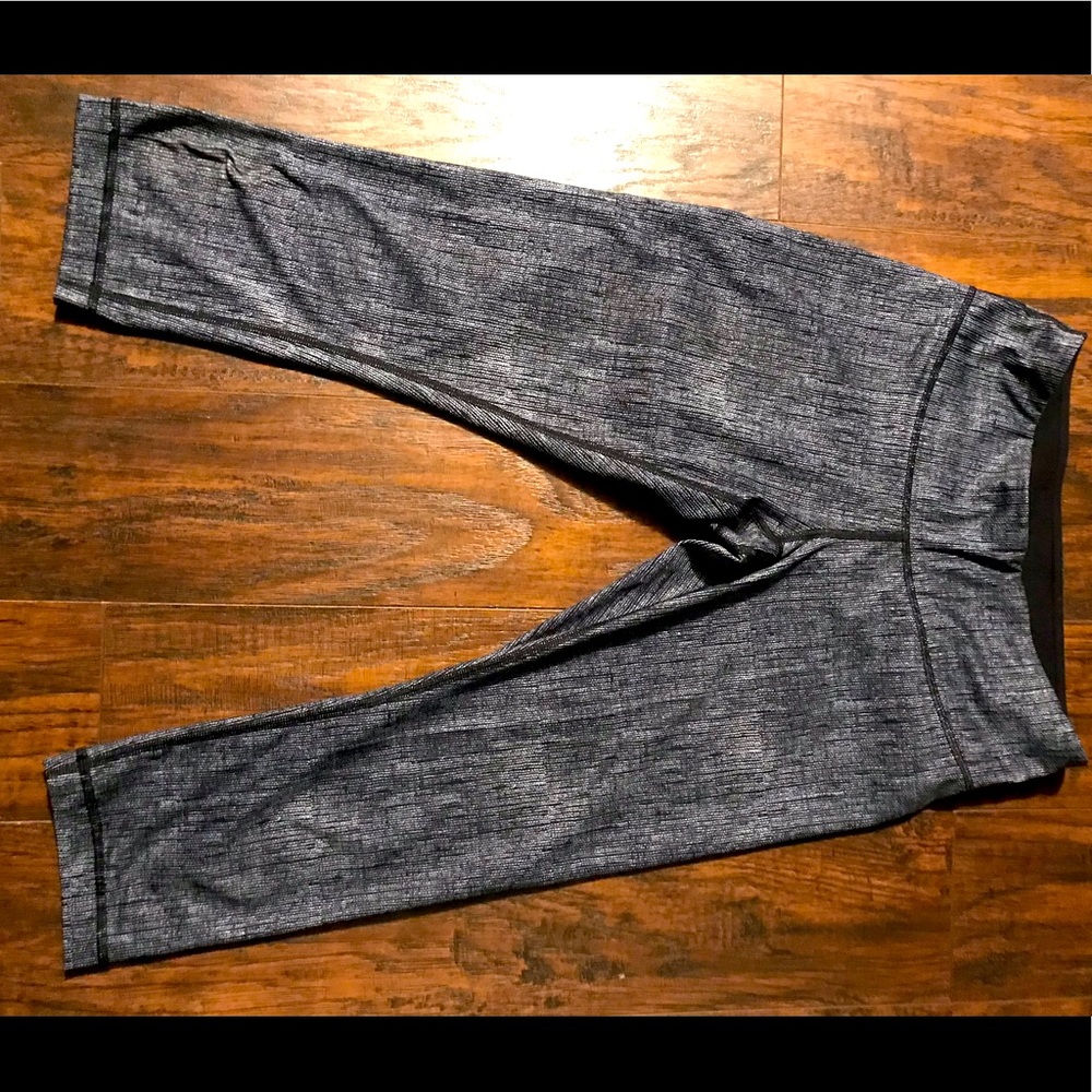 Women’s lulu athletic capris